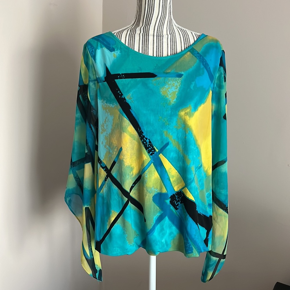 Top-Blouse Modern Looking